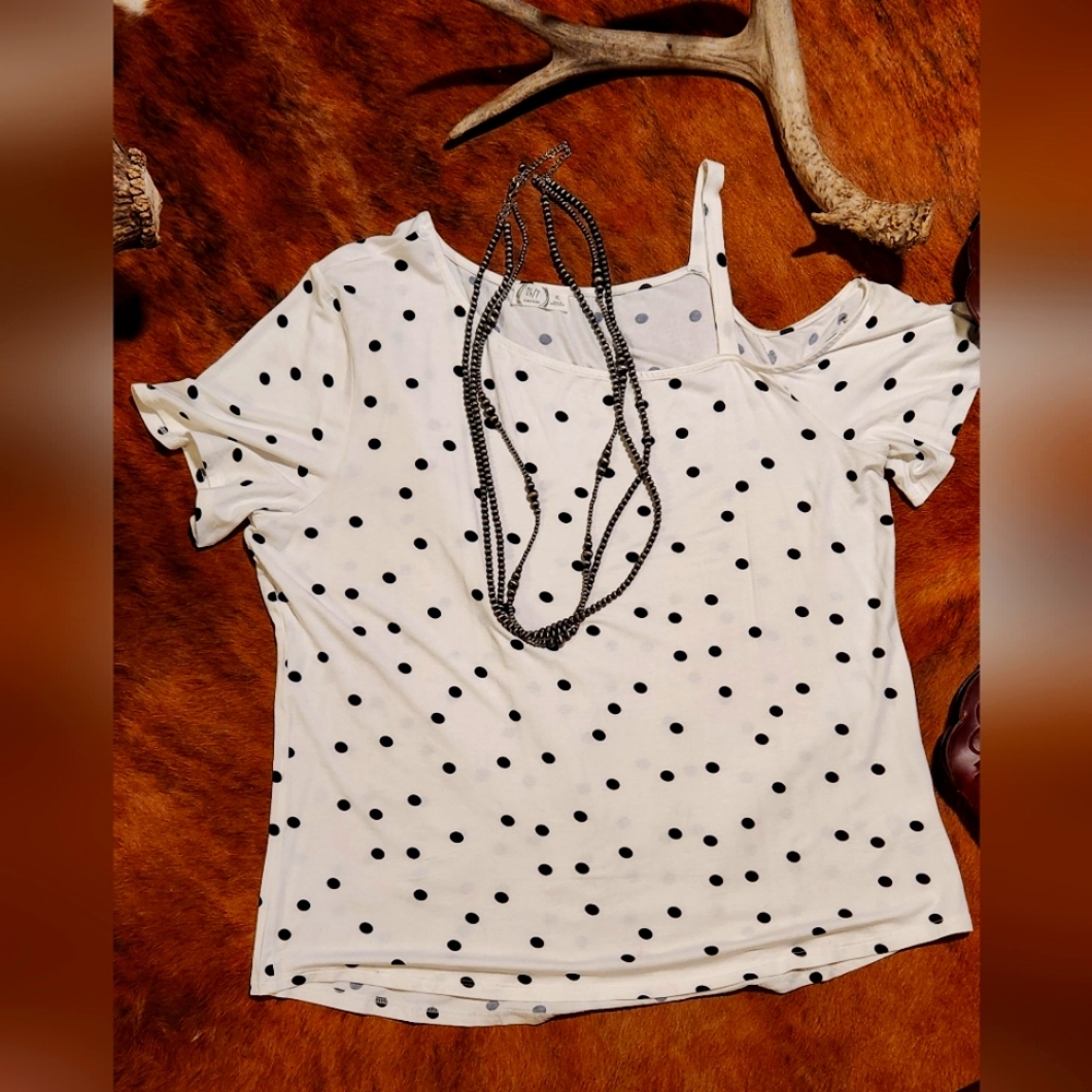 24/7 Cold Shoulder blouse